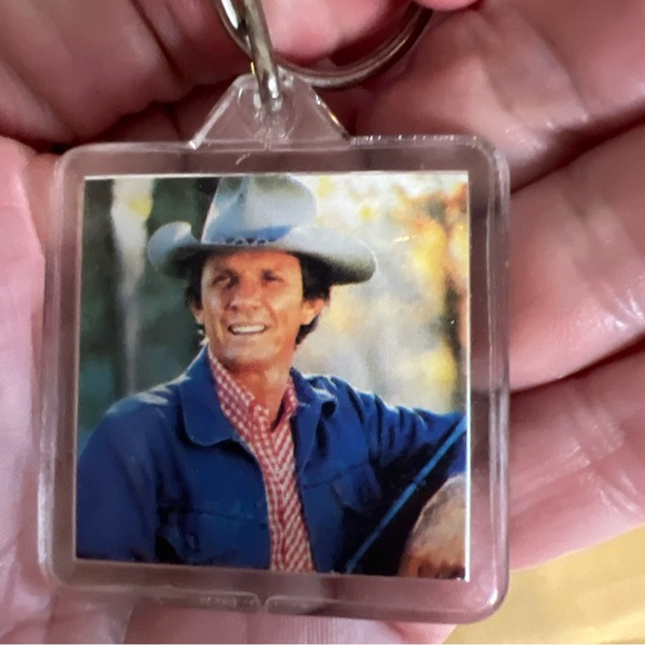 Vintage Mel Tillis Ozark Theater Branson Missouri Keychain - Picture 8 of 8